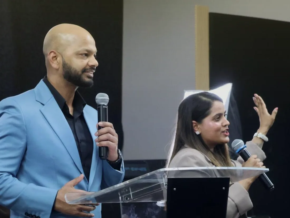 Preaching alongside the worship leader during a service